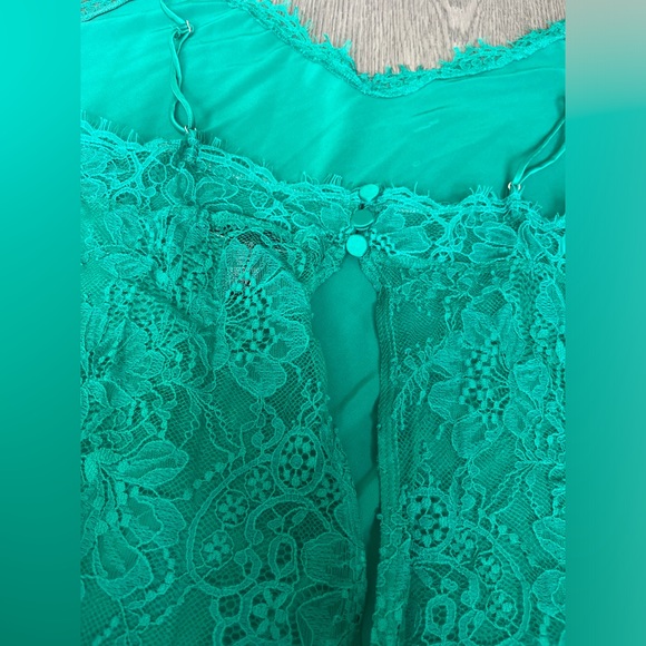 VICTORIA SECRET Green Pajama Set - Picture 7 of 9